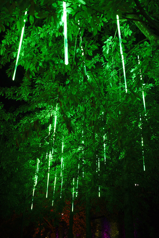 Baum mit leuchtenden LED Stripes